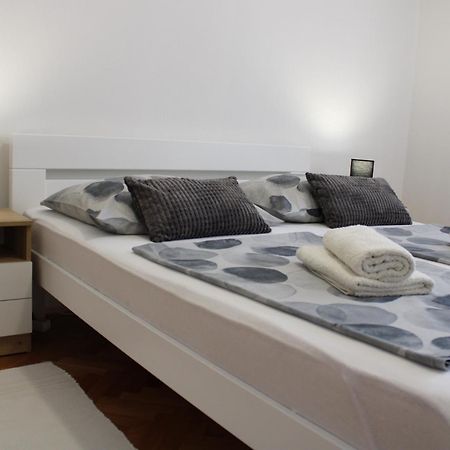 שיבניק Charming Old Town Apartment מראה חיצוני תמונה