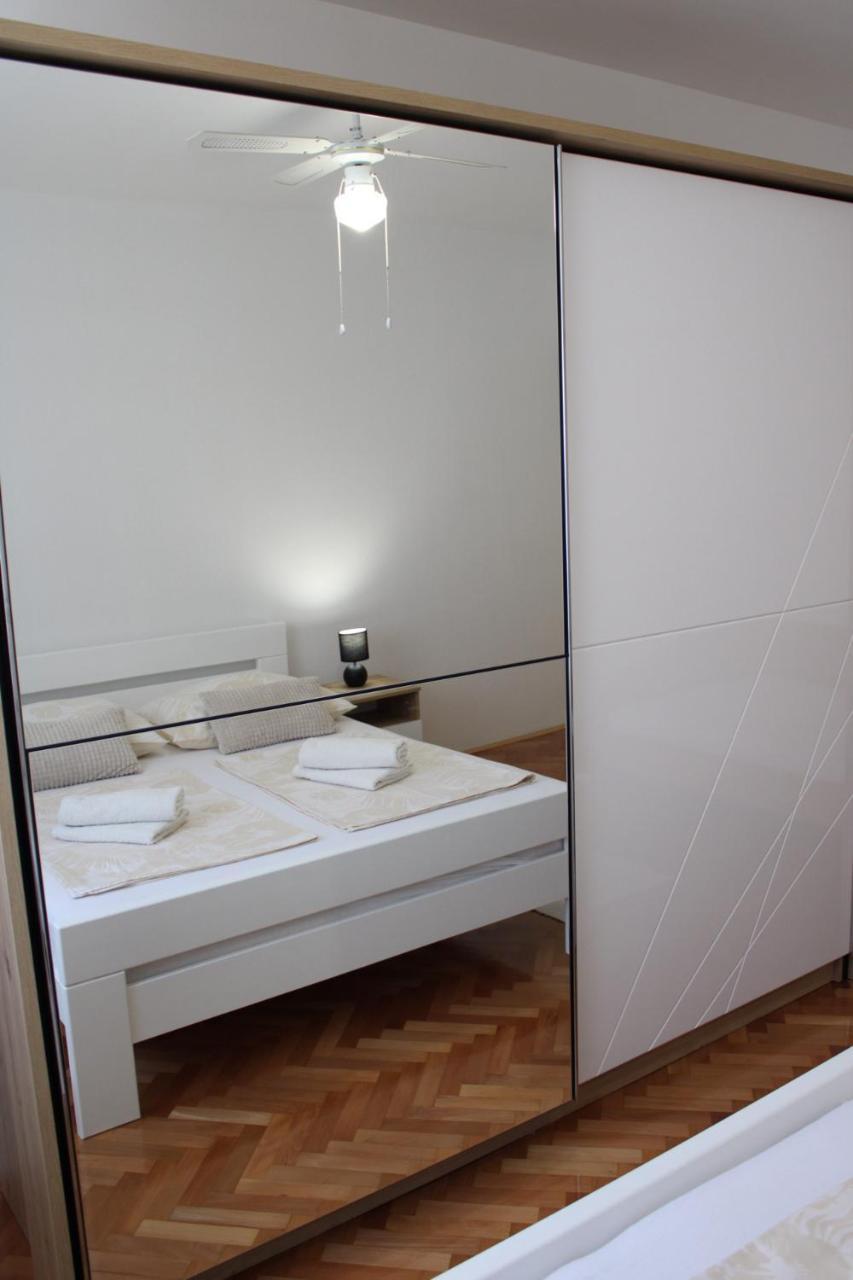 שיבניק Charming Old Town Apartment מראה חיצוני תמונה