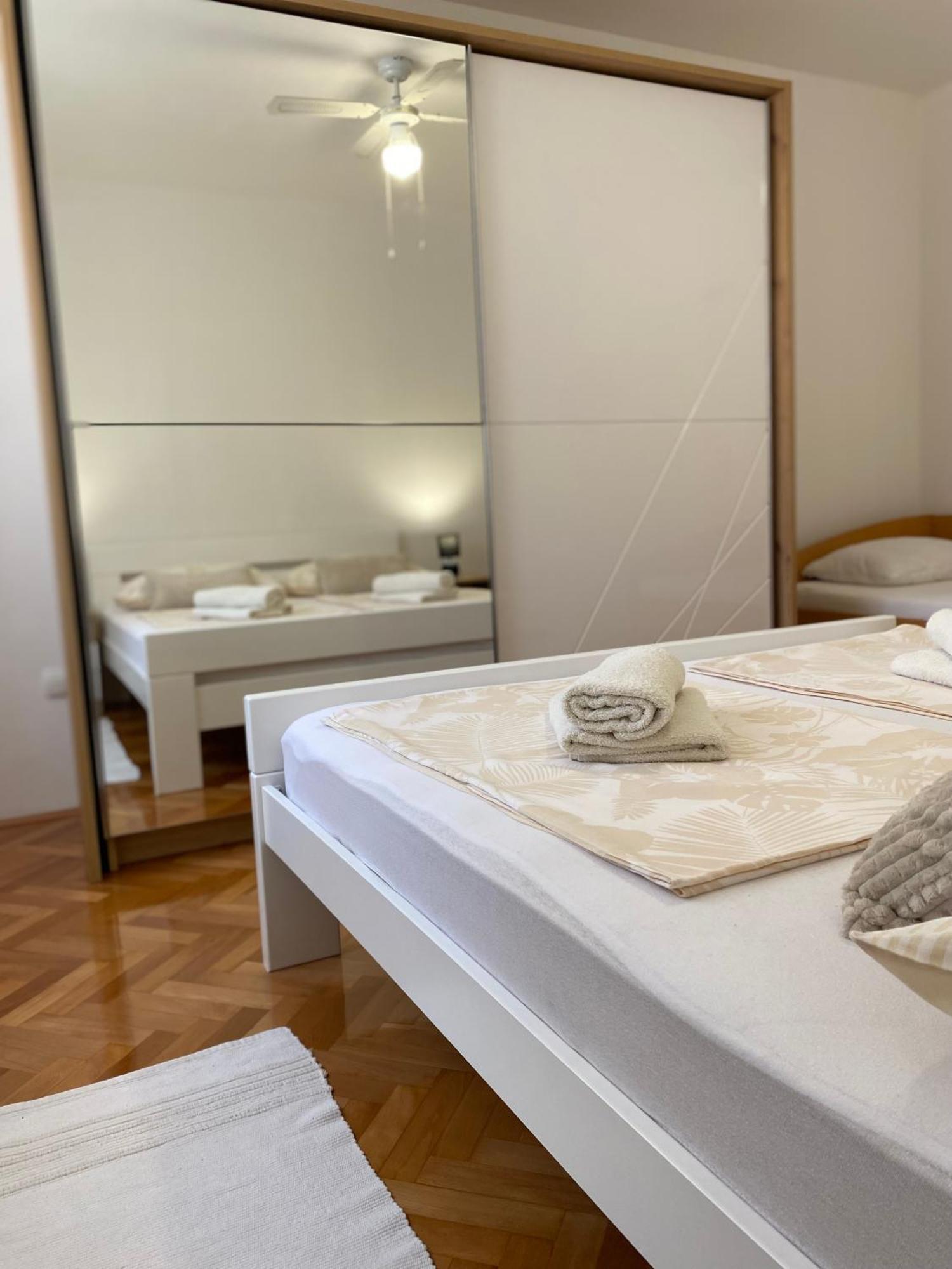 שיבניק Charming Old Town Apartment מראה חיצוני תמונה