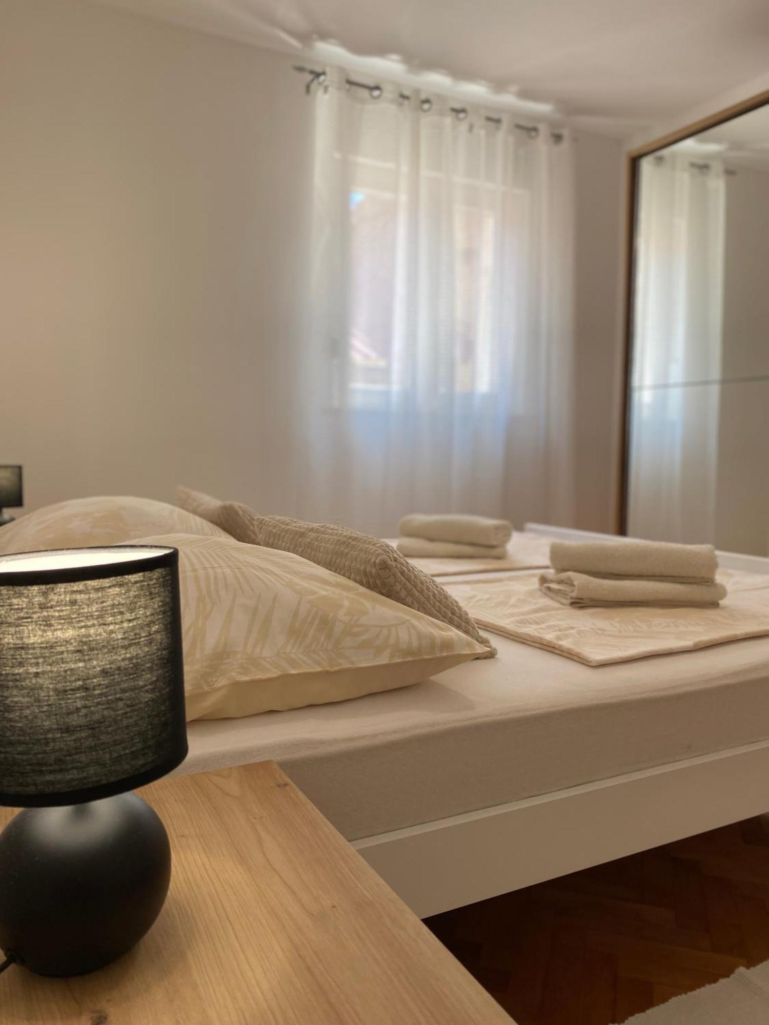 שיבניק Charming Old Town Apartment מראה חיצוני תמונה