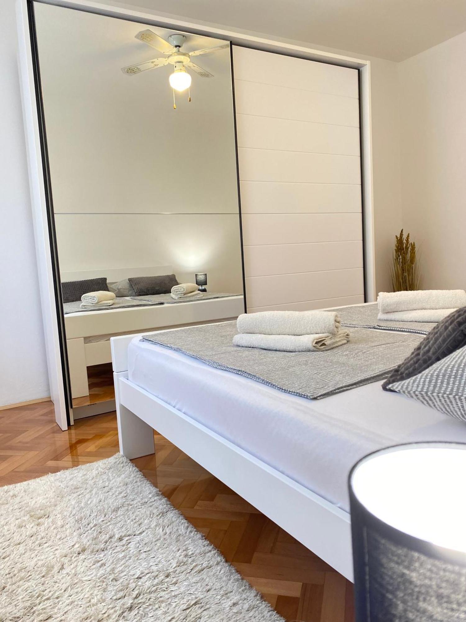 שיבניק Charming Old Town Apartment מראה חיצוני תמונה