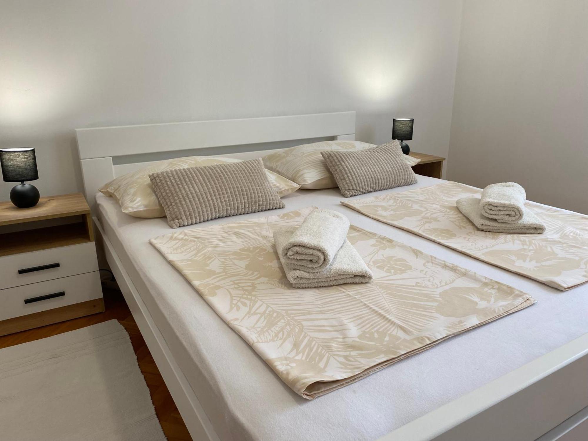 שיבניק Charming Old Town Apartment מראה חיצוני תמונה